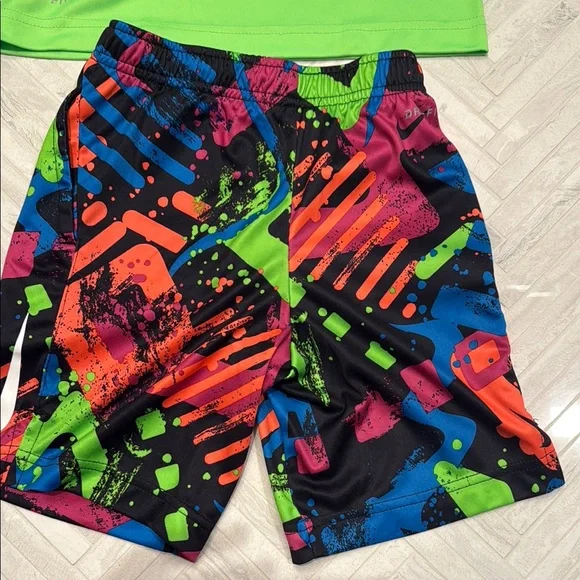 Nike Green Graphic T-Shirt and Colorful Shorts Set, kids 6